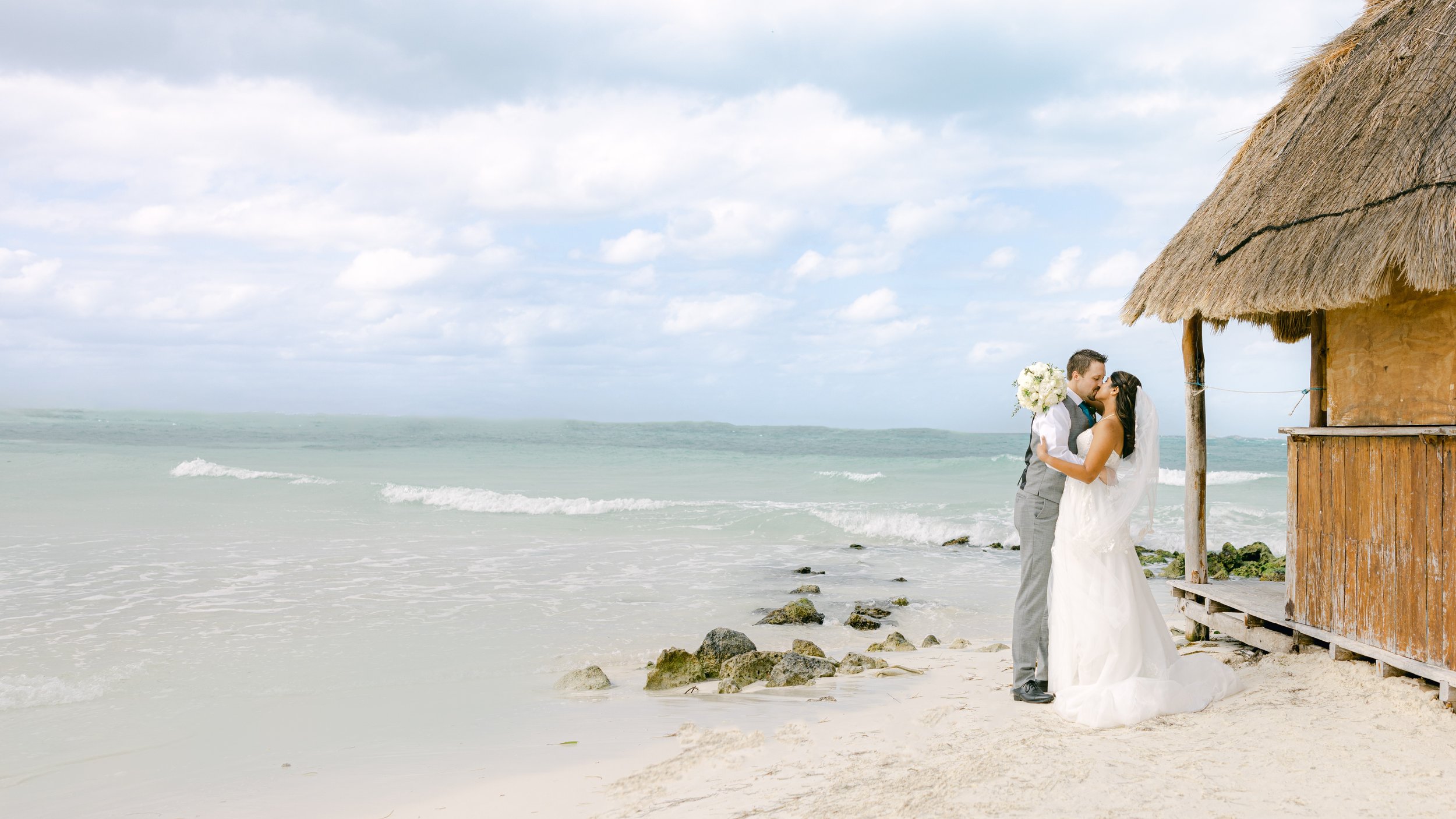 Real Sunlover Weddings: Dreams Sands (Mexico)